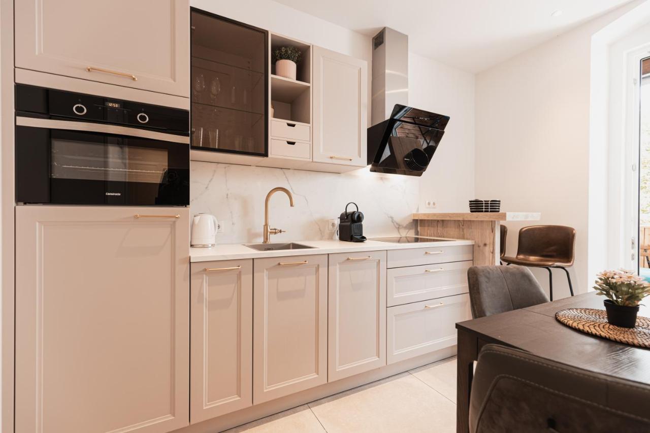 Apartment Center-apartment - Im Stadtzentrum In Perfekter Lage&balkon *